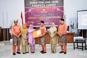 KPU Kampar Tetapkan Ahmad Yuzar dan Misharti Sebagai Bupati dan Wakil Bupati Terpilih