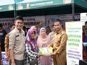 Jelang Lebaran, Bupati Kampar Gelar Pasar Murah untuk Kendalikan Harga Pangan