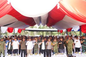 Disaksikan Menhut-Kapolda Riau, Penumbangan Sawit Awali Pemulihan Tesso Nilo