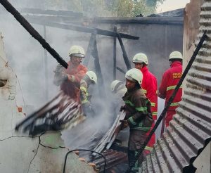 Kebakaran Hanguskan Rumah Dua Lantai di Payung Sekaki Pekanbaru