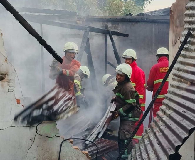 
					Kebakaran Hanguskan Rumah Dua Lantai di Payung Sekaki Pekanbaru