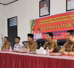 Wakil Bupati Apresiasi Penyerahan Sertifikat Halal dan Perizinan Berusaha bagi Pelaku Usaha di Kecamatan Tandun
