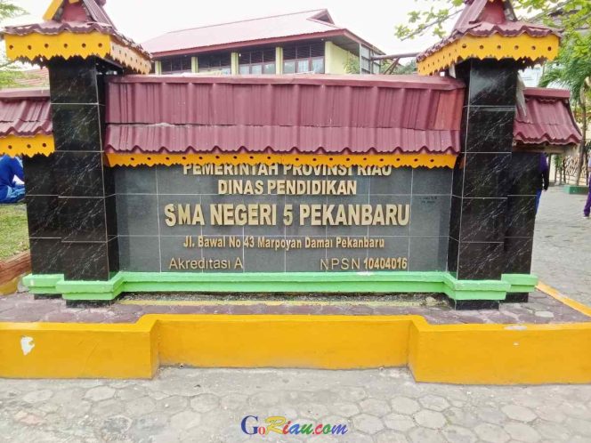 
					SMAN 5 Pekanbaru Larang Siswa Bawa HP, Sekolah Sediakan Fasilitas Telepon