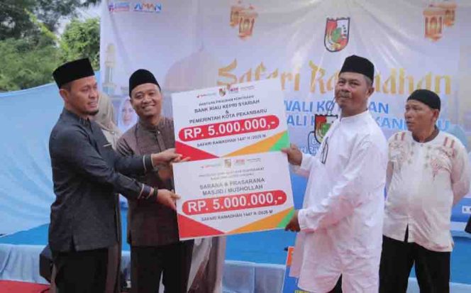 
					Di Masjid Al Fajariyah, Pemkot Pekanbaru Tegaskan Komitmen Tuntaskan Jalan Rusak dan Sampah.