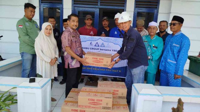 
					Manisnya Ramadan di Kuala Enok: PT Pulau Sambu Bagikan Ribuan Biskuit Lebaran ke Warga Desa.
