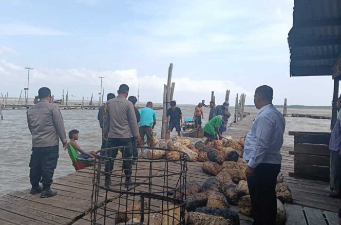 
					Kapal Pengangkut Getah Karet Tenggelam di Perairan Meranti, Evakuasi Masih Berlangsung.