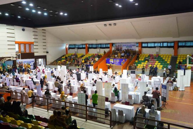 
					Tekan Angka Pengangguran, Ratusan Pencari Kerja Padati Job Fair Riau 2026 di Sukaramai Trade Center