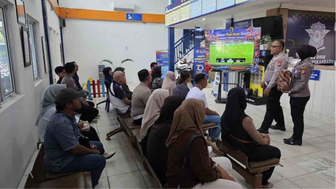 
					Inovasi Layanan, Satpas Polresta Pekanbaru Fasilitasi Nonton Bareng Piala Dunia Bagi Pemohon SIM