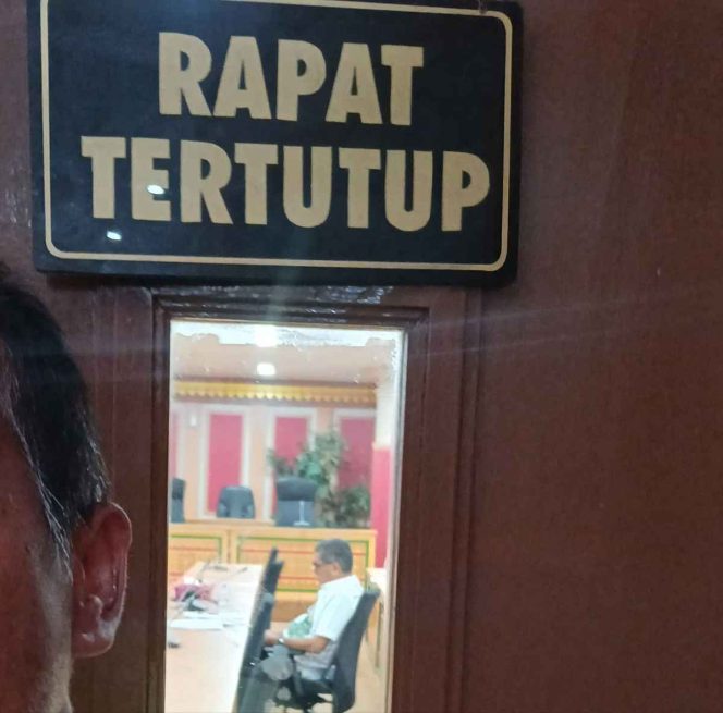 
					Rapat Banggar DPRD Riau Memanas, Pimpinan Dewan dan Anggota Nyaris Baku Hantam